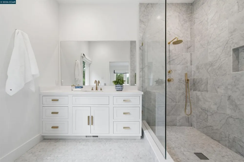 16 Valley View Ln Orinda, CA 94563