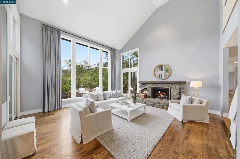 16 Valley View Ln Orinda, CA 94563