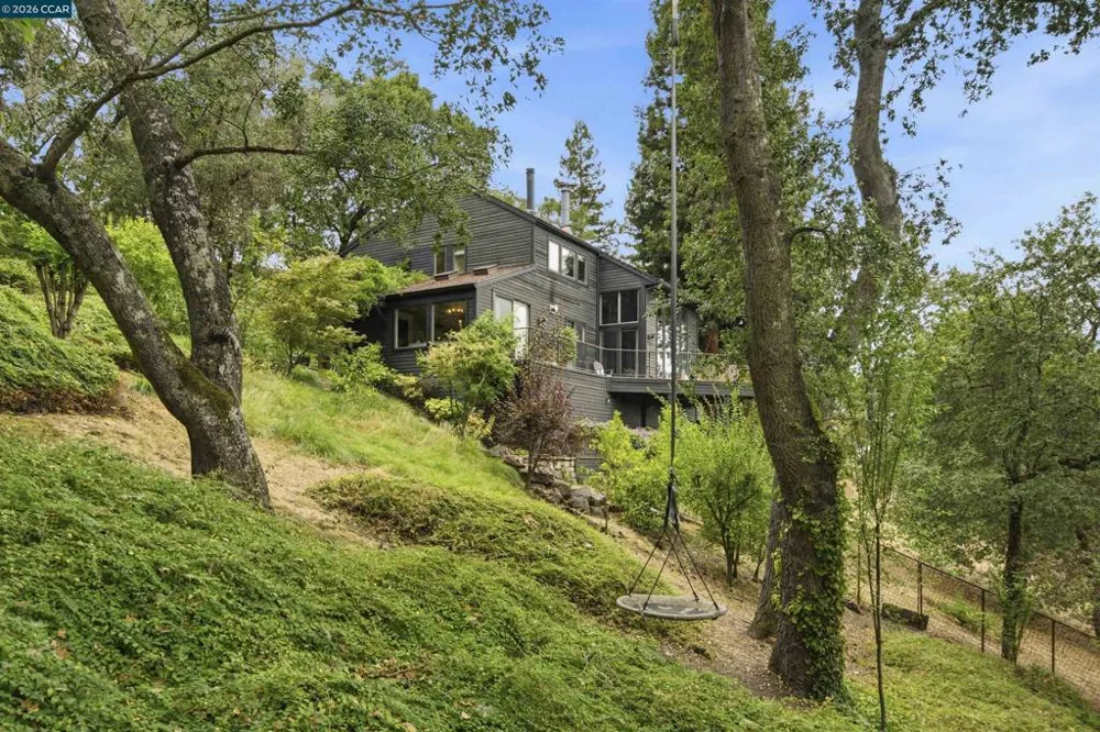 16 Valley View Ln Orinda, CA 94563