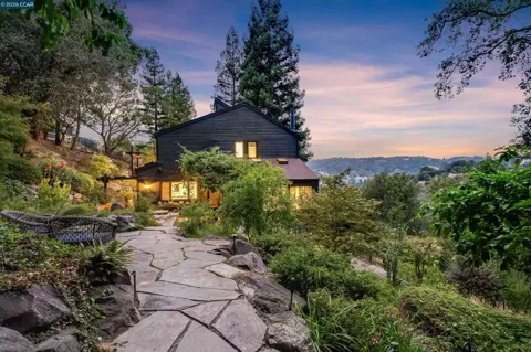 16 Valley View Ln