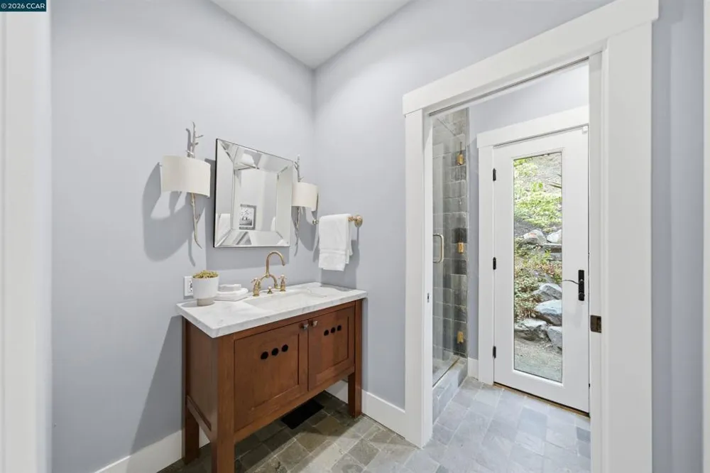 16 Valley View Ln Orinda, CA 94563