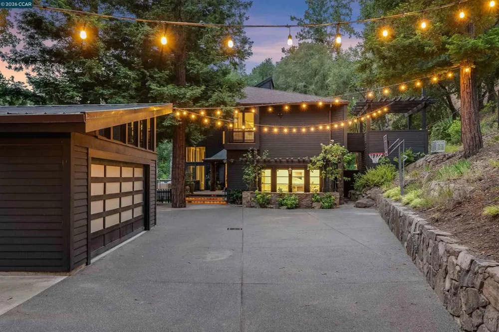 16 Valley View Ln Orinda, CA 94563