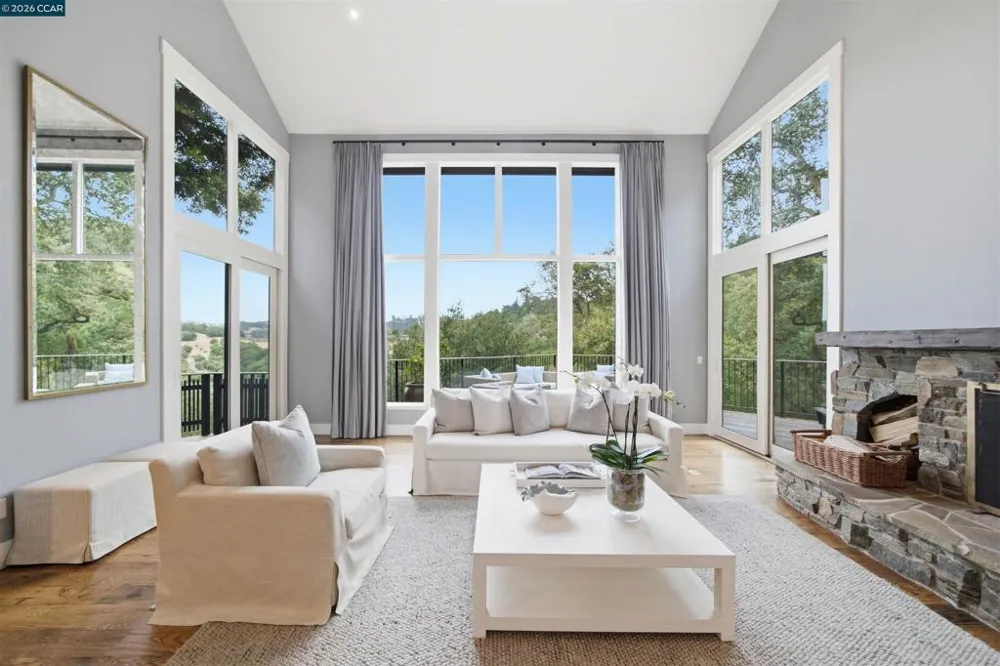 16 Valley View Ln Orinda, CA 94563