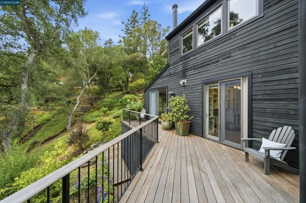 16 Valley View Ln Orinda, CA 94563