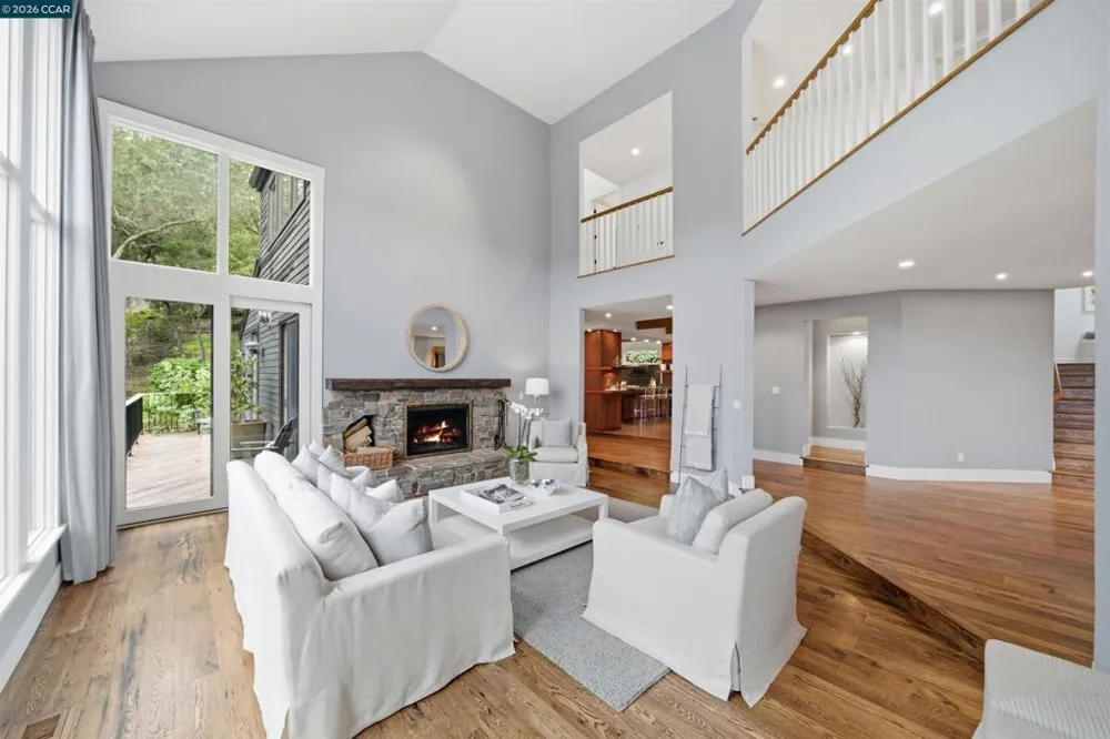 16 Valley View Ln Orinda, CA 94563