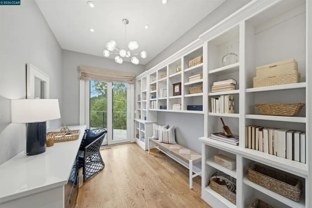 16 Valley View Ln Orinda, CA 94563