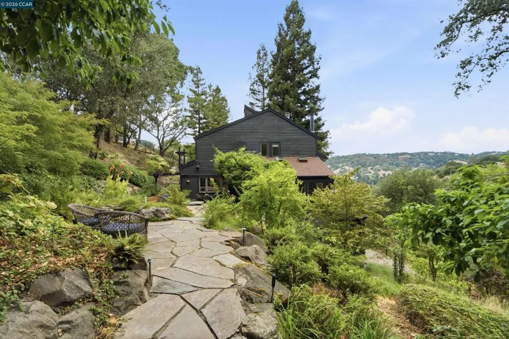 16 Valley View Ln Orinda, CA 94563