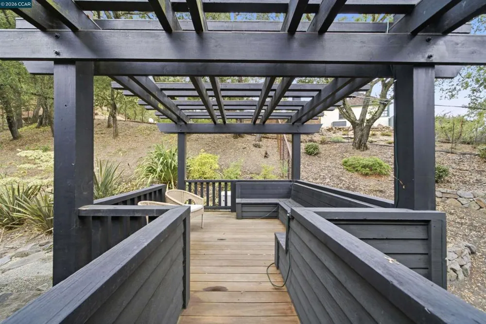16 Valley View Ln Orinda, CA 94563