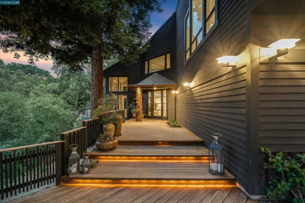 16 Valley View Ln Orinda, CA 94563