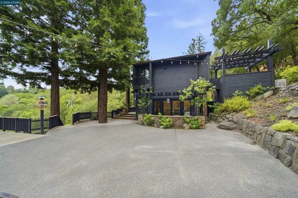 16 Valley View Ln Orinda, CA 94563