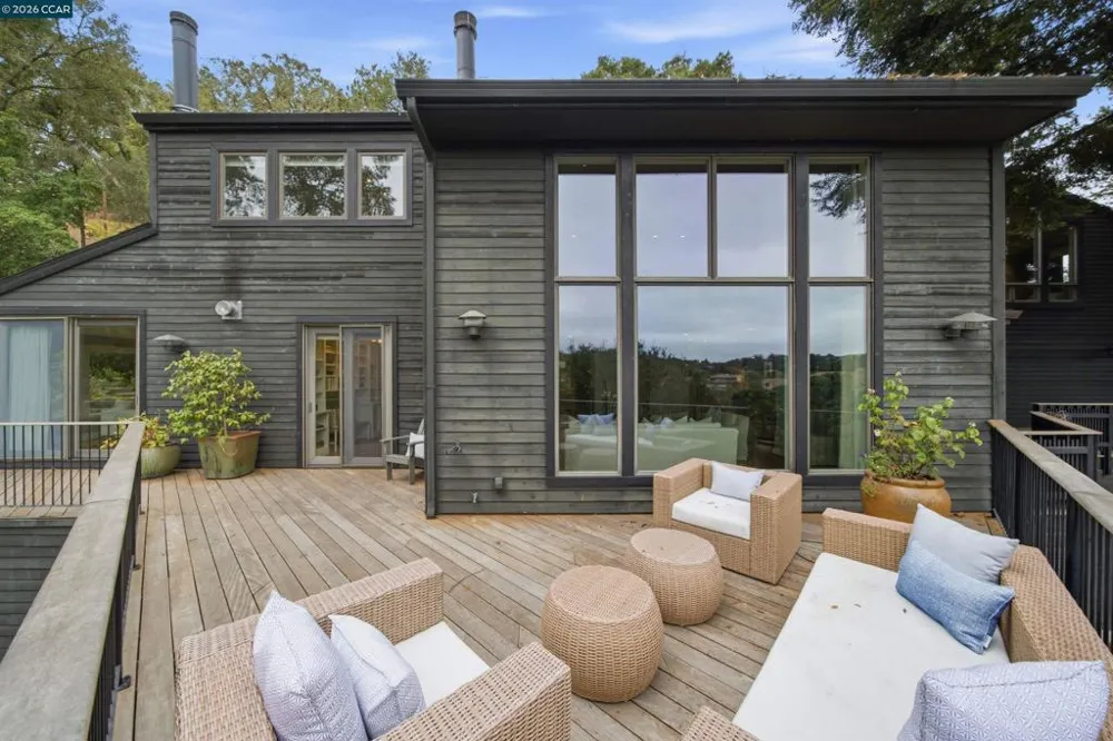 16 Valley View Ln Orinda, CA 94563
