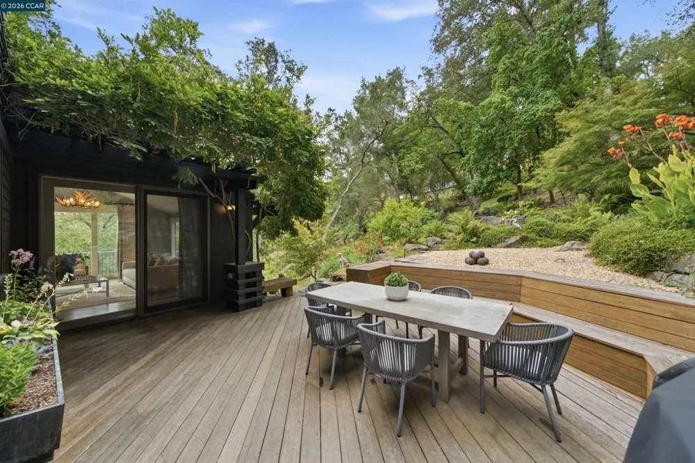 16 Valley View Ln Orinda, CA 94563