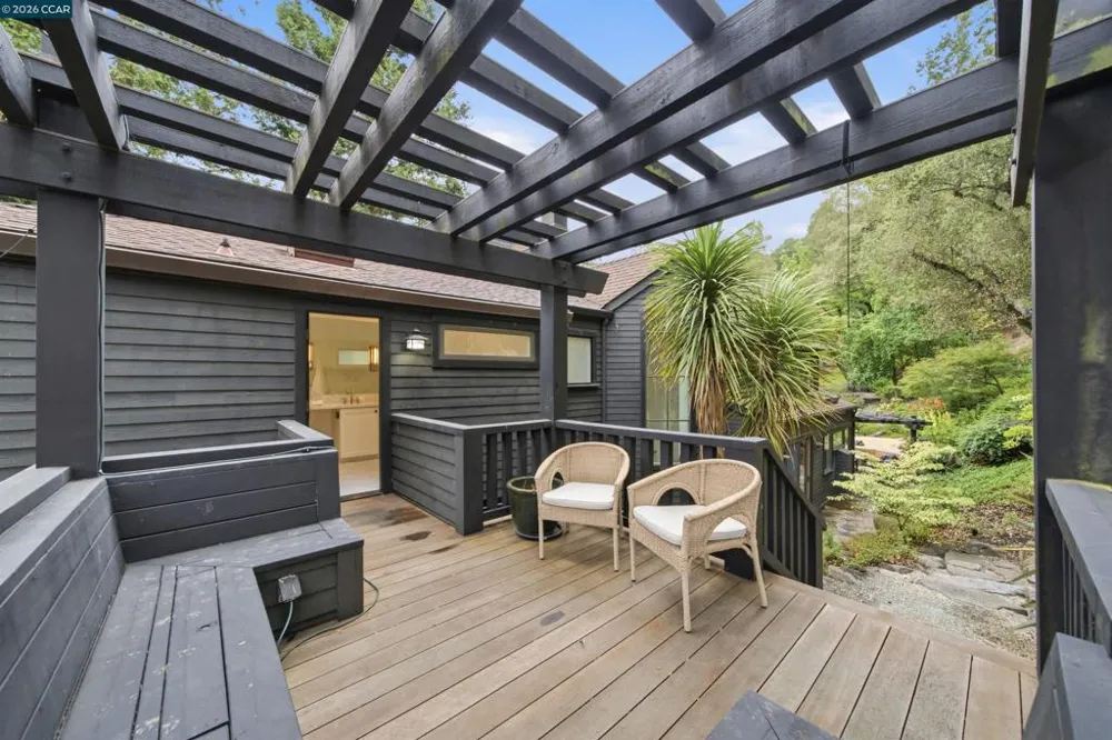 16 Valley View Ln Orinda, CA 94563