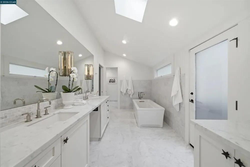 16 Valley View Ln Orinda, CA 94563