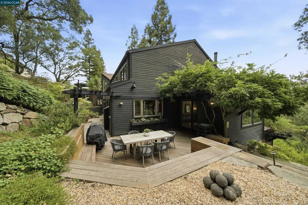 16 Valley View Ln Orinda, CA 94563