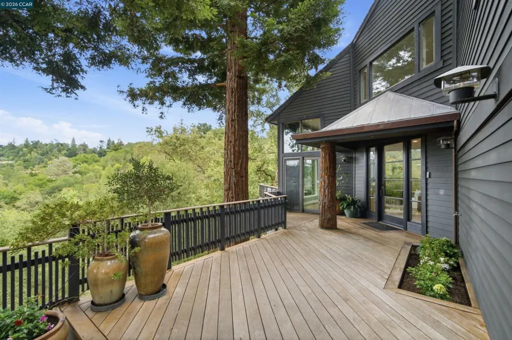 16 Valley View Ln Orinda, CA 94563