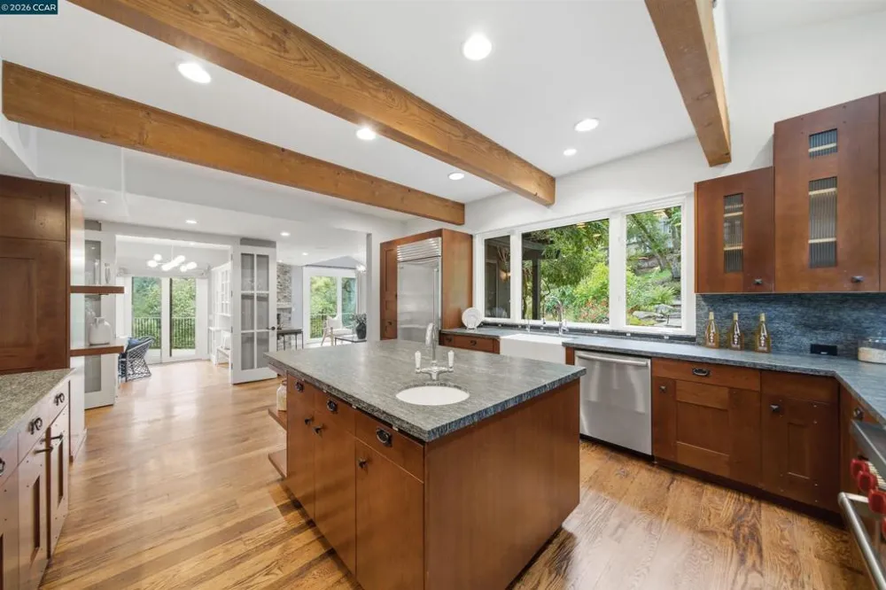 16 Valley View Ln Orinda, CA 94563