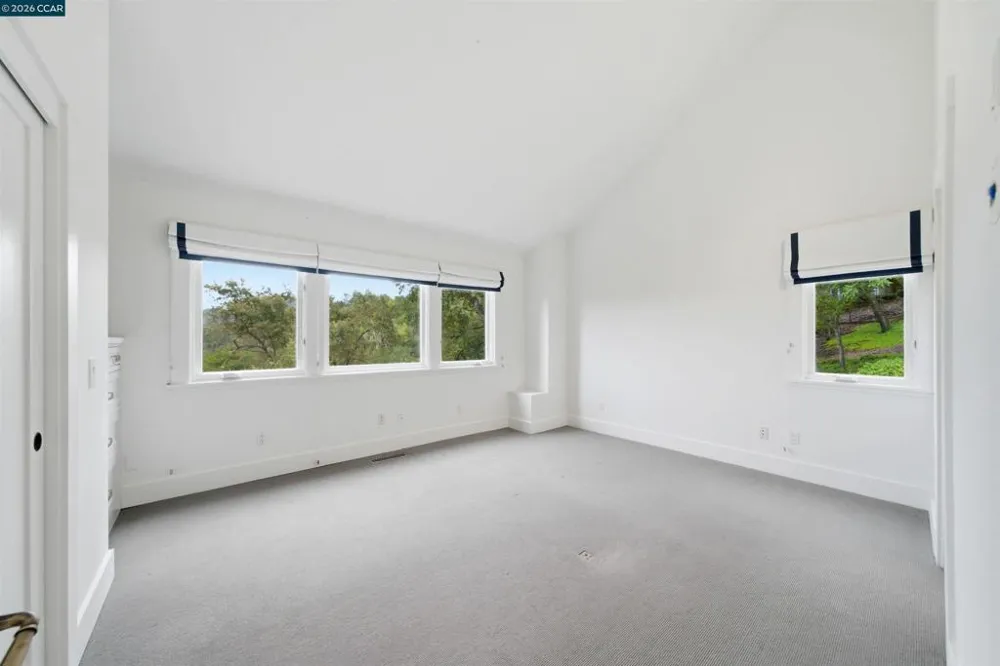 16 Valley View Ln Orinda, CA 94563