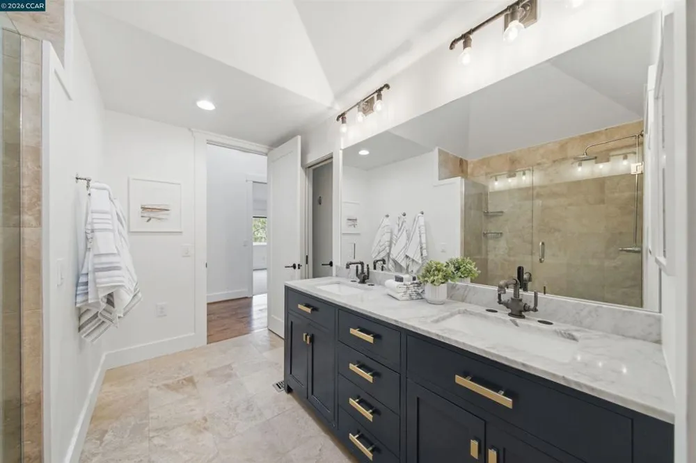 16 Valley View Ln Orinda, CA 94563