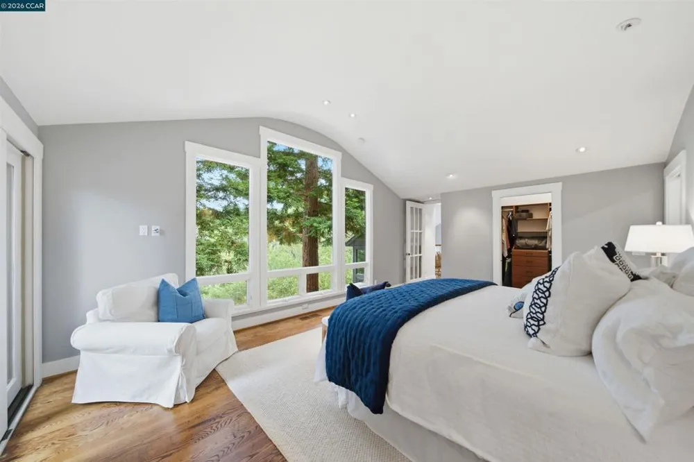 16 Valley View Ln Orinda, CA 94563