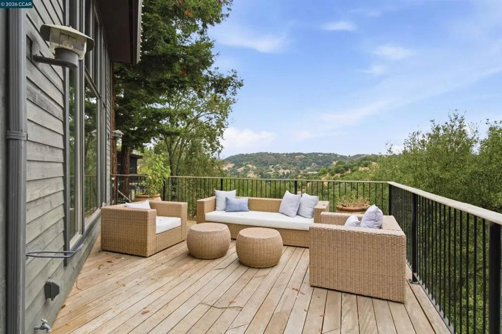 16 Valley View Ln Orinda, CA 94563