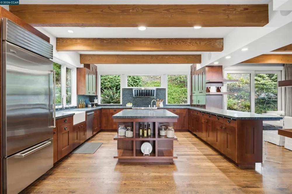 16 Valley View Ln Orinda, CA 94563