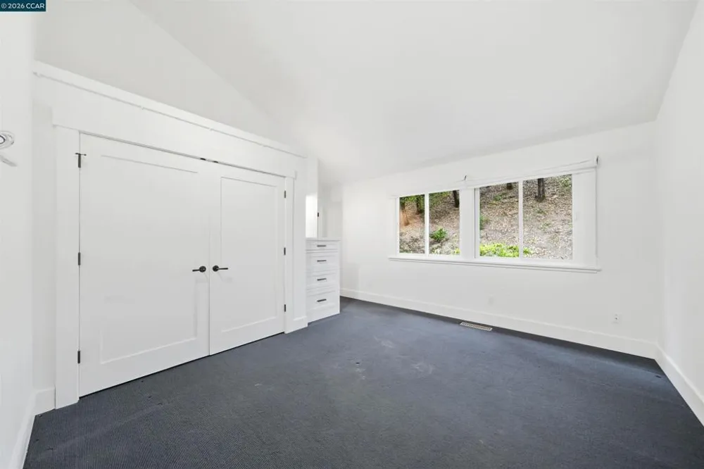 16 Valley View Ln Orinda, CA 94563