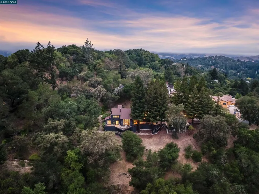 16 Valley View Ln Orinda, CA 94563