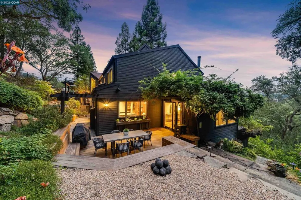 16 Valley View Ln Orinda, CA 94563