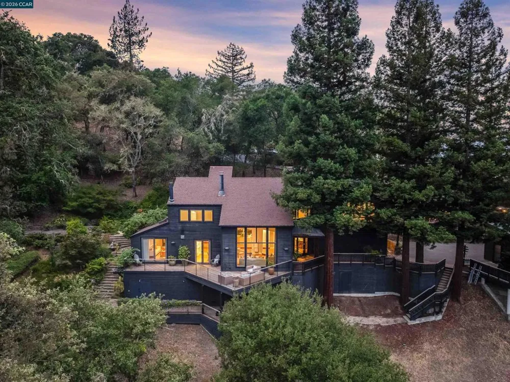 16 Valley View Ln Orinda, CA 94563