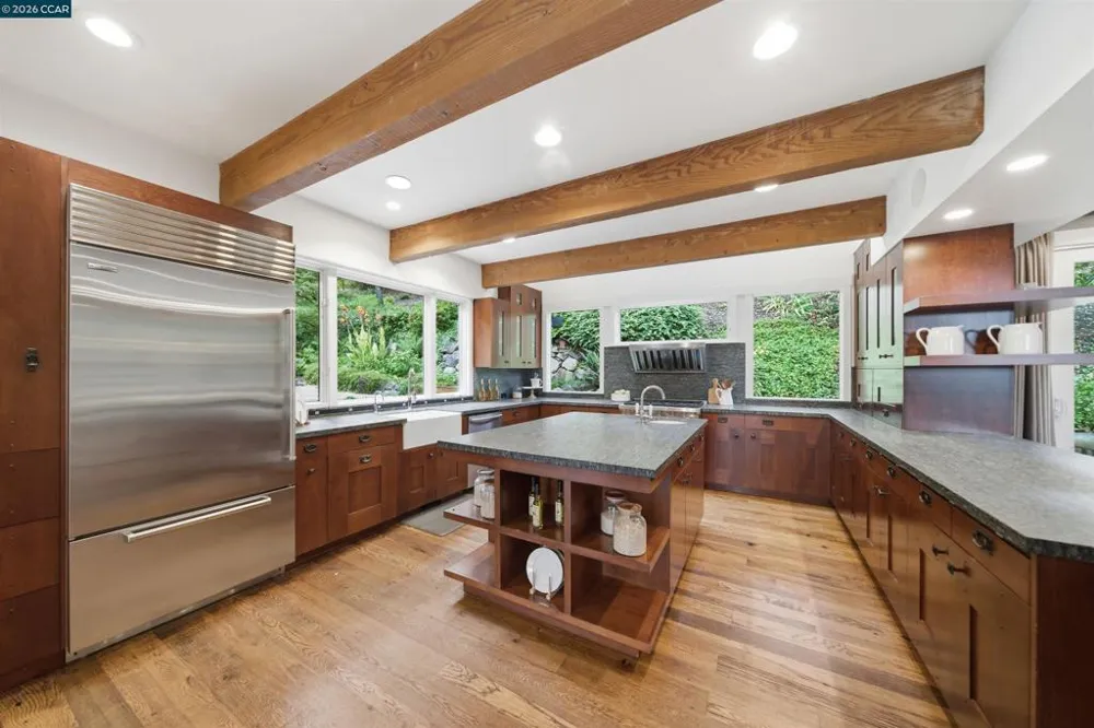 16 Valley View Ln Orinda, CA 94563