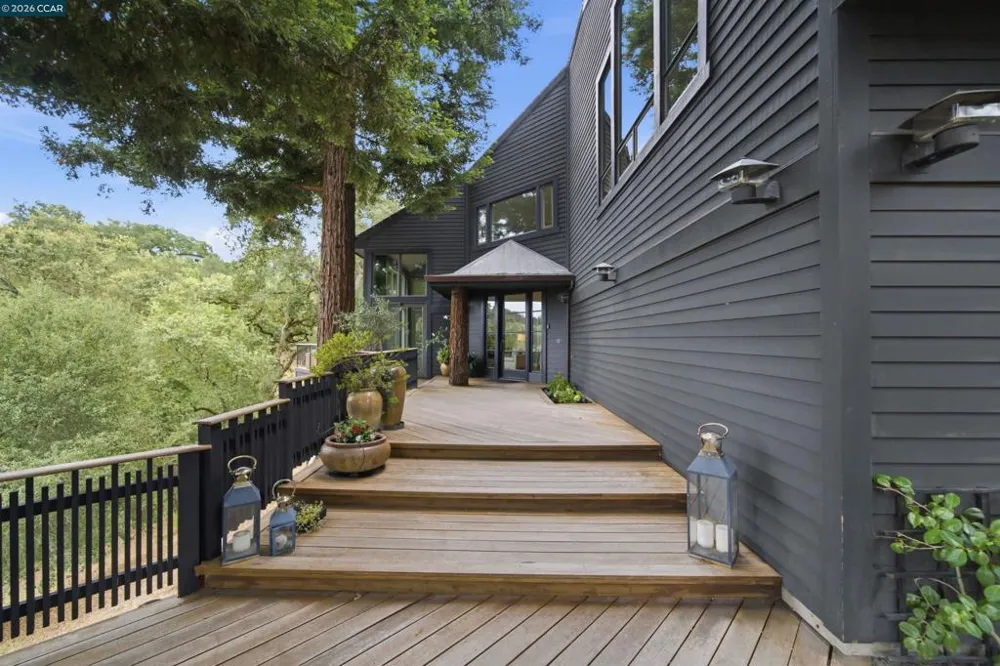 16 Valley View Ln Orinda, CA 94563