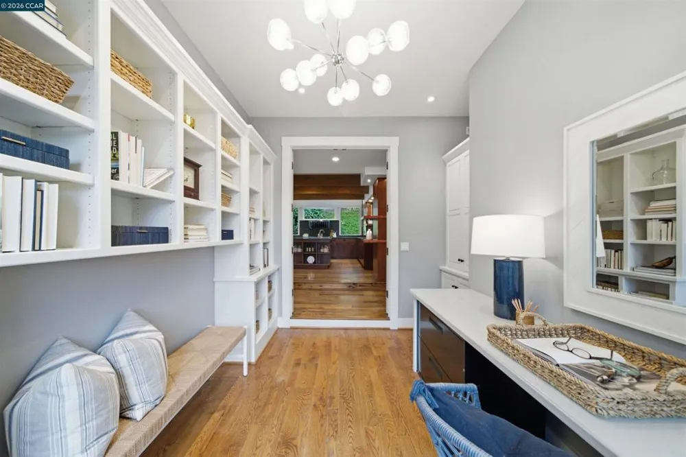 16 Valley View Ln Orinda, CA 94563