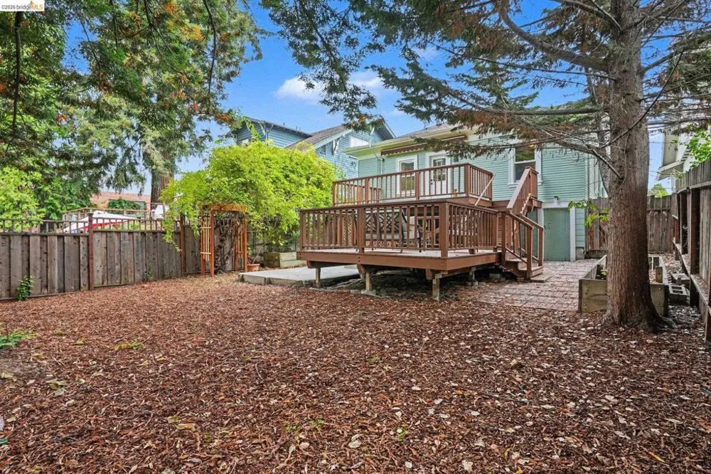 35 Randwick Ave Oakland, CA 94611