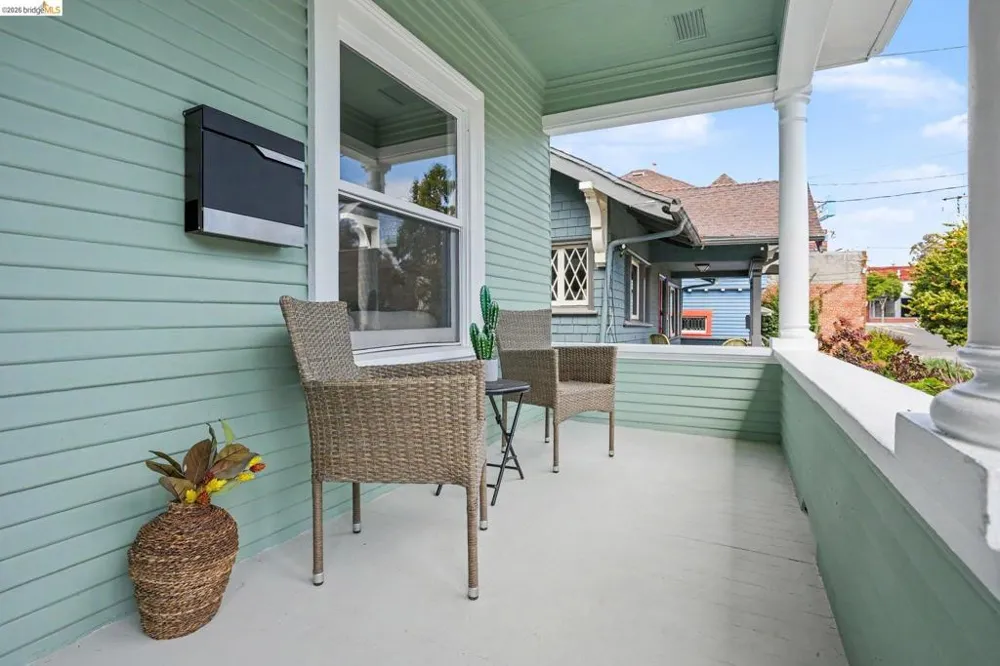 35 Randwick Ave Oakland, CA 94611