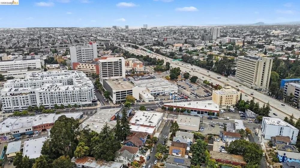 35 Randwick Ave Oakland, CA 94611