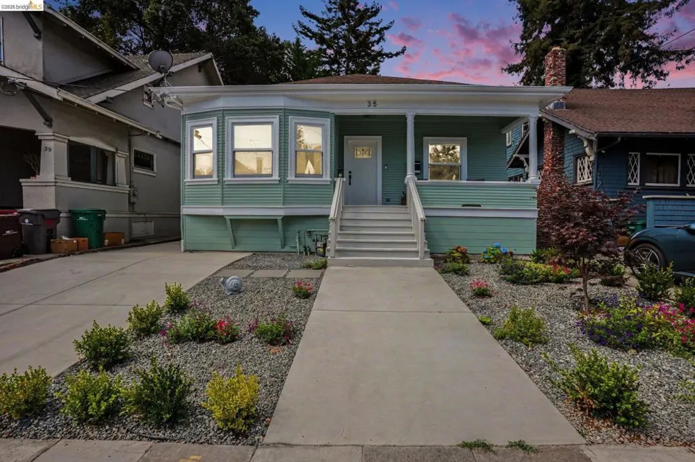 35 Randwick Ave Oakland, CA 94611