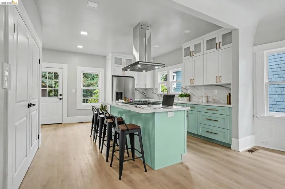 35 Randwick Ave Oakland, CA 94611