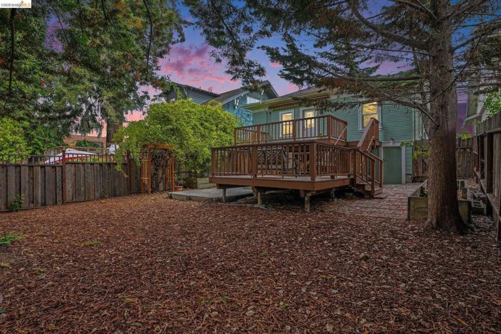 35 Randwick Ave Oakland, CA 94611