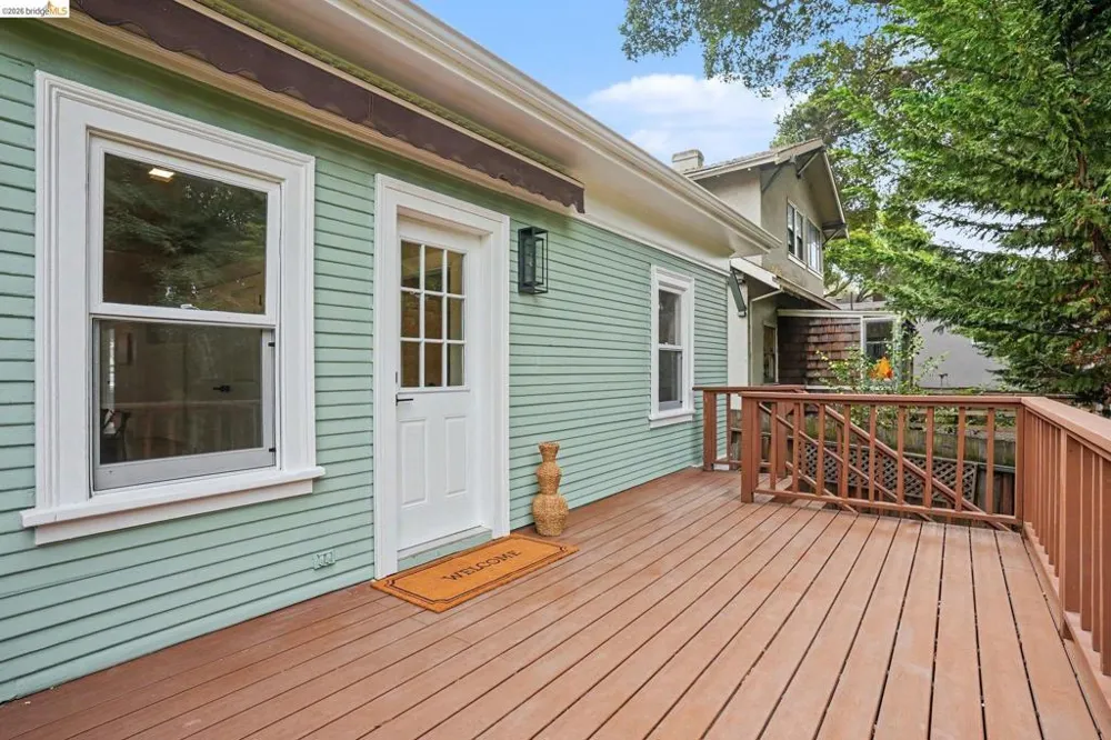 35 Randwick Ave Oakland, CA 94611
