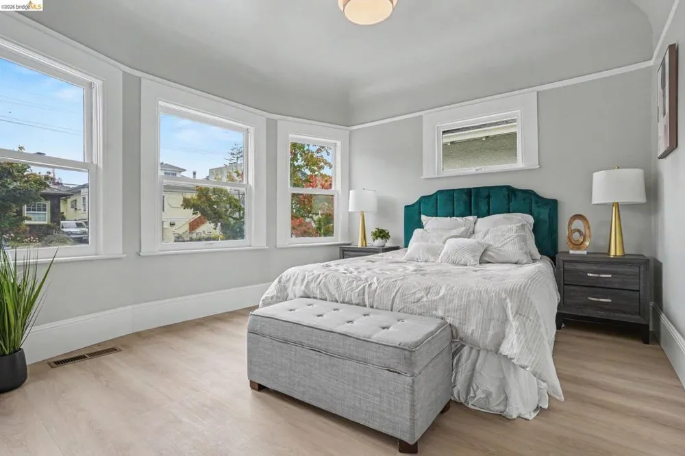 35 Randwick Ave Oakland, CA 94611