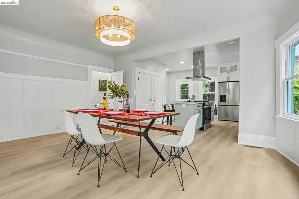 35 Randwick Ave Oakland, CA 94611