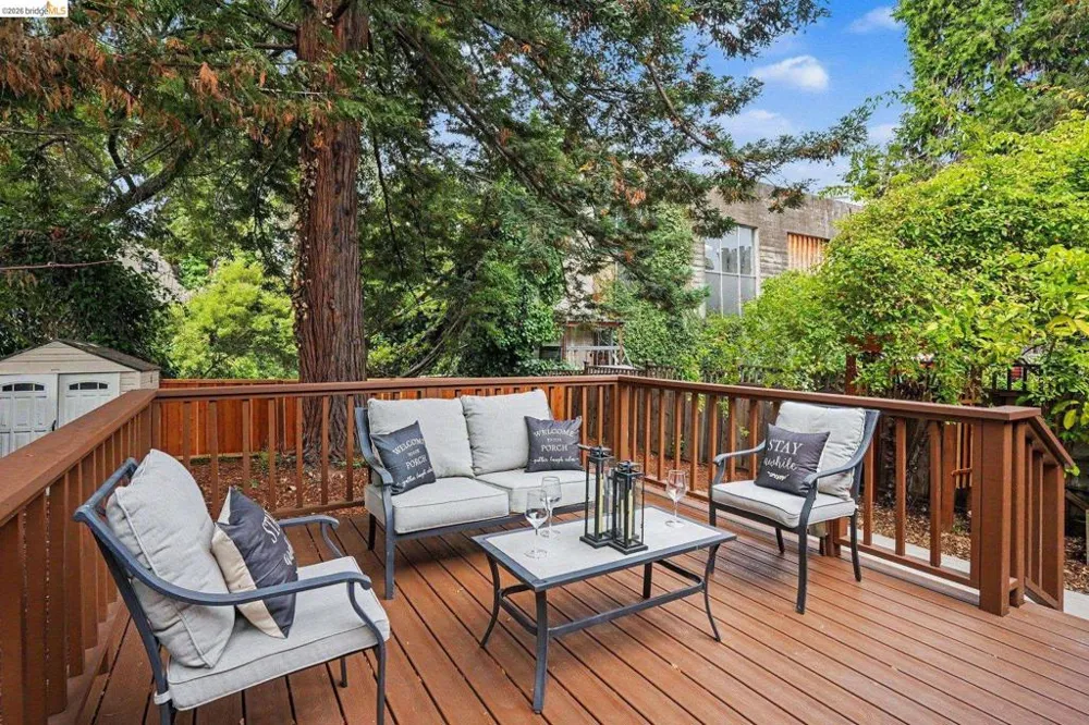 35 Randwick Ave Oakland, CA 94611