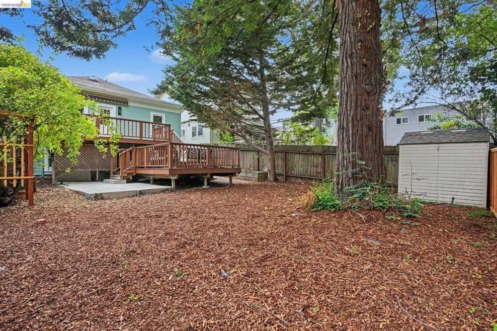 35 Randwick Ave Oakland, CA 94611