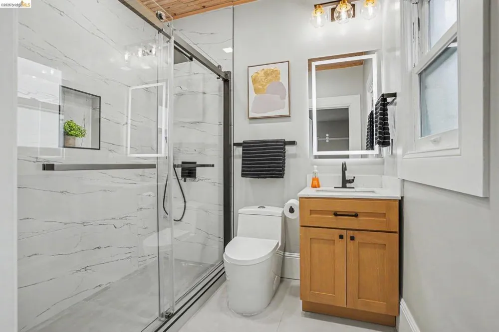 35 Randwick Ave Oakland, CA 94611
