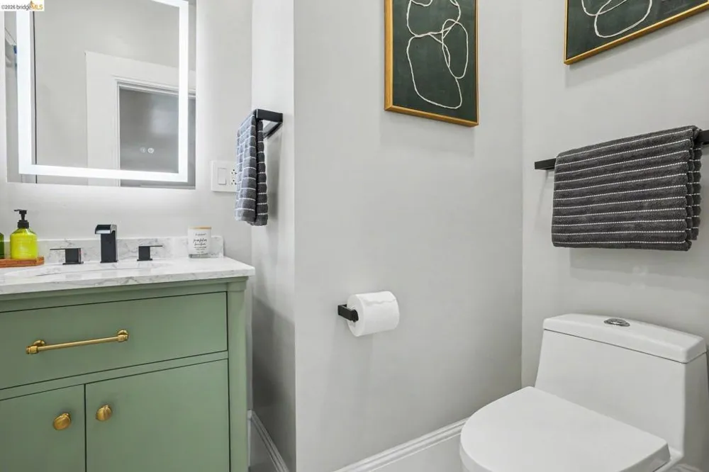 35 Randwick Ave Oakland, CA 94611