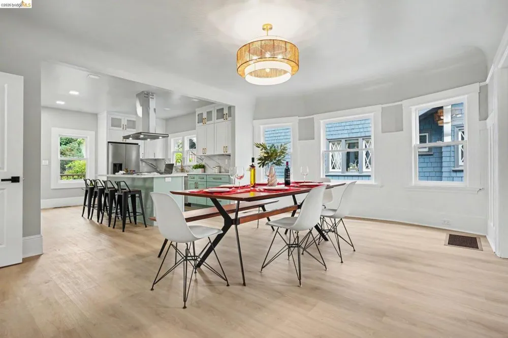 35 Randwick Ave Oakland, CA 94611