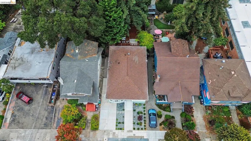 35 Randwick Ave Oakland, CA 94611