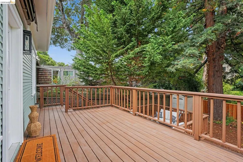 35 Randwick Ave Oakland, CA 94611
