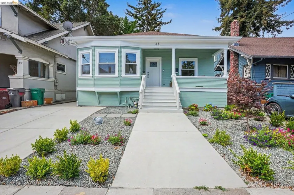 35 Randwick Ave Oakland, CA 94611